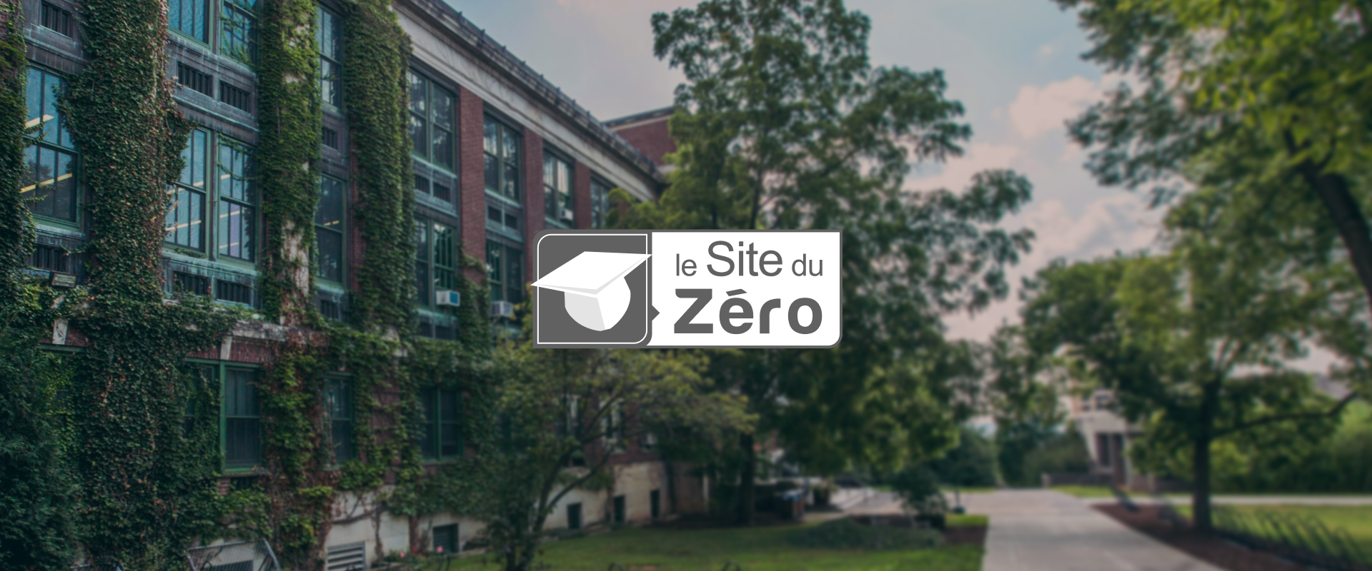 logo du Site du Zéro v3 avec en arrière plan une école